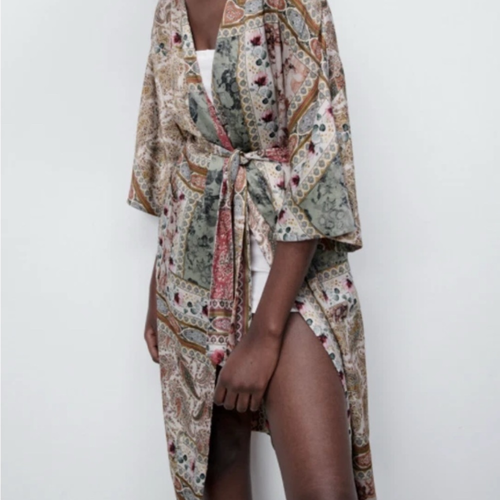 Zara Reversible Floral Print Kimono Robe - Picture 3 of 10